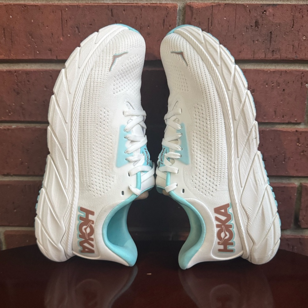 Hoka Arahi 7 - white / aqua